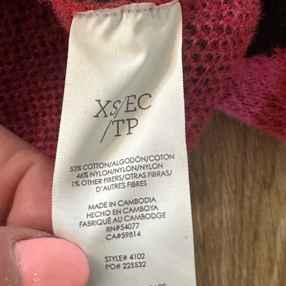 CAbi #4102 Rococo Black, Red & Pink Floral Pullover Pink Peony Sweater V-Neck XS - Picture 5 of 6